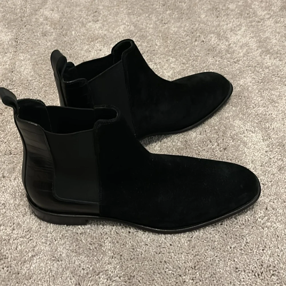 DONALD PLINER Calf Suede Chelsea Boot In black